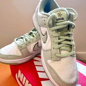Rare Fleece Dunk Low - Women's Size 7 - Honeydew/Phantom